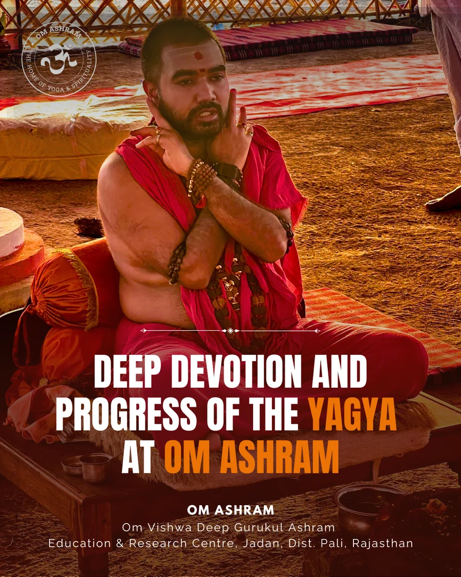 Param Pujya Mahamandaleshwar Shree Swami Avatar Puri Ji Maharaj with arms crossed during the fire ritual.